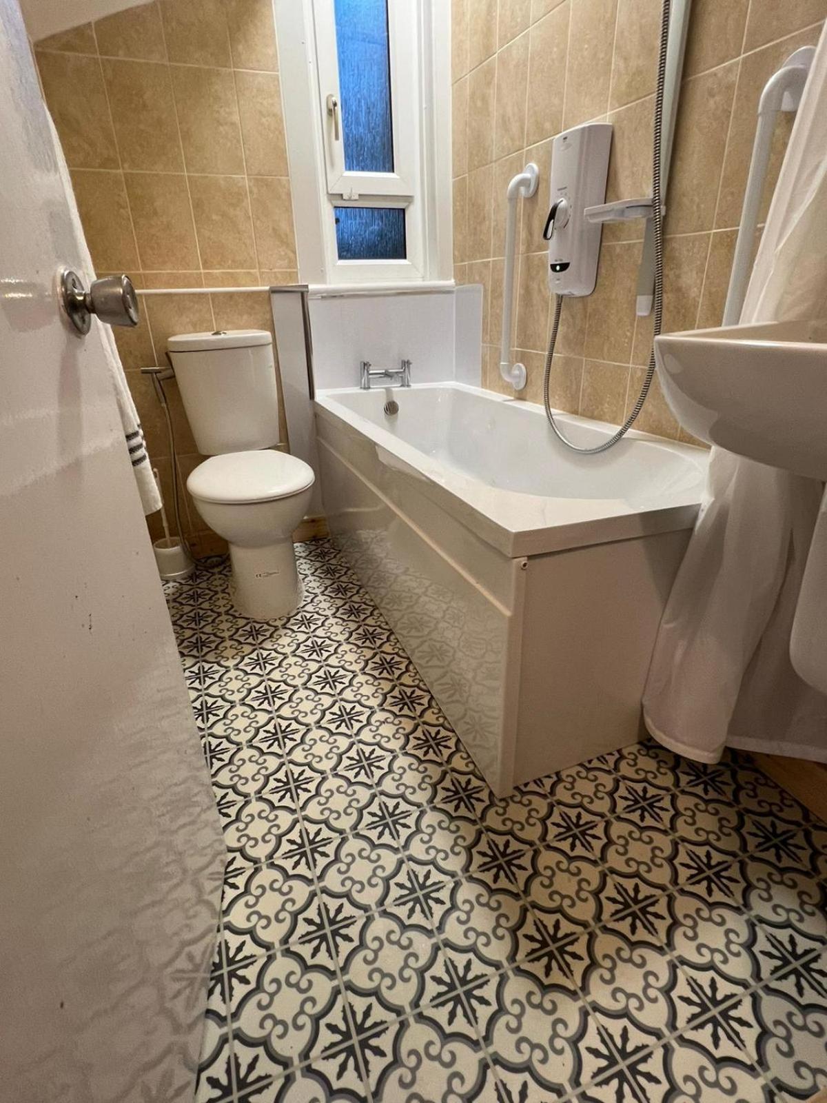Archillects Entire Two Bedroom Comfy House - Free Parking Glasgow Kültér fotó