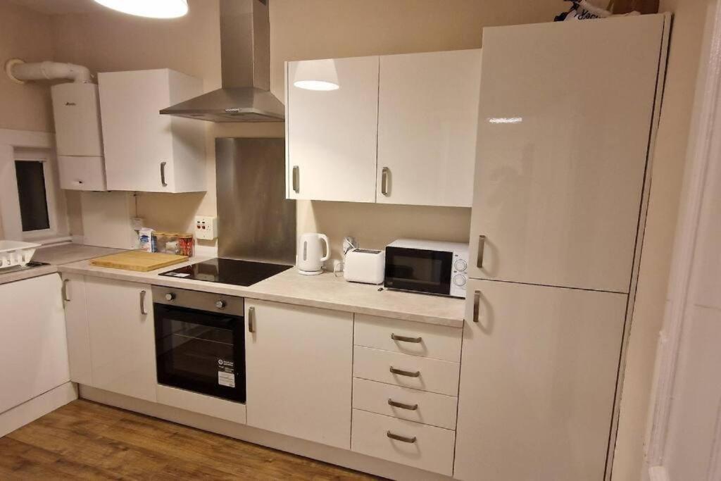 Archillects Entire Two Bedroom Comfy House - Free Parking Glasgow Kültér fotó